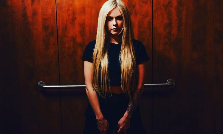 Avril Lavigne ปล่อยเอ็มวีเพลง Bite Me เวอร์ชั่นอะคูสติก