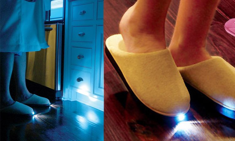 Bright Feet Lighted Slippers ที่สุดของรองเท้าในบ้าน มองเห็นที่มืดได้อย่างชัดเจน