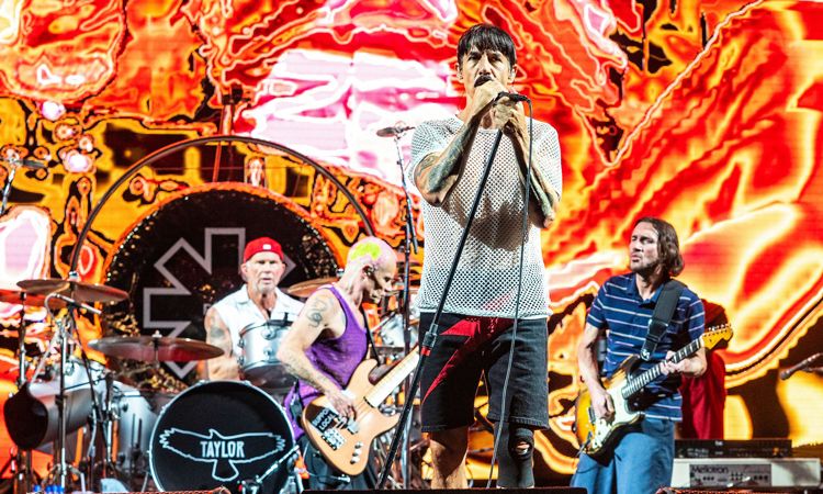 ชม Red Hot Chili Peppers โชว์เพลงใหม่ Eddie แบบสดๆ เป็นครั้งแรก