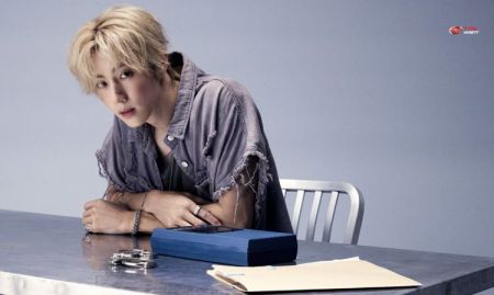 Mark Tuan ปล่อยซิงเกิลใหม่ “hold still” ถ่ายทอดความเปราะบางในใจ