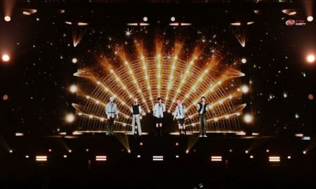 "พวกเราสัญญาว่าจะเป็นศิลปินที่เท่มากยิ่งขึ้น" PLAVE เปิดประสบการณ์ใหม่ของคอนเสิร์ตเสมือนจริงที่ไม่เคยมีมาก่อน!