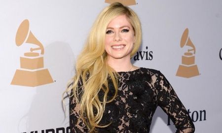 Avril Lavigne เตรียมออกอัลบั้มใหม่ปี 2017
