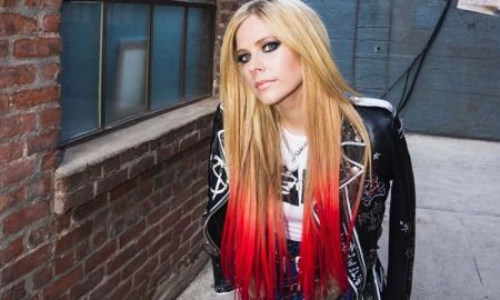 ชม Avril Lavigne โชว์เพลง Bite Me ในรายการ The Tonight Show with Jimmy Fallon