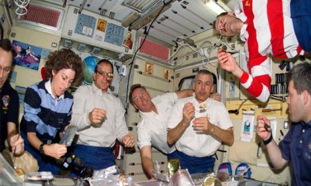 รู้หรือไม่.. นักบินอวกาศกินอะไรและกินอย่างไร